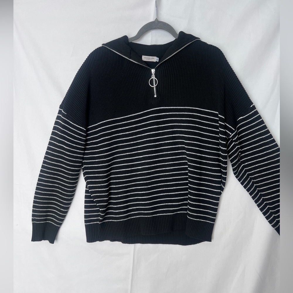 Black and White Striped Women’s Sweater with zipper XL
